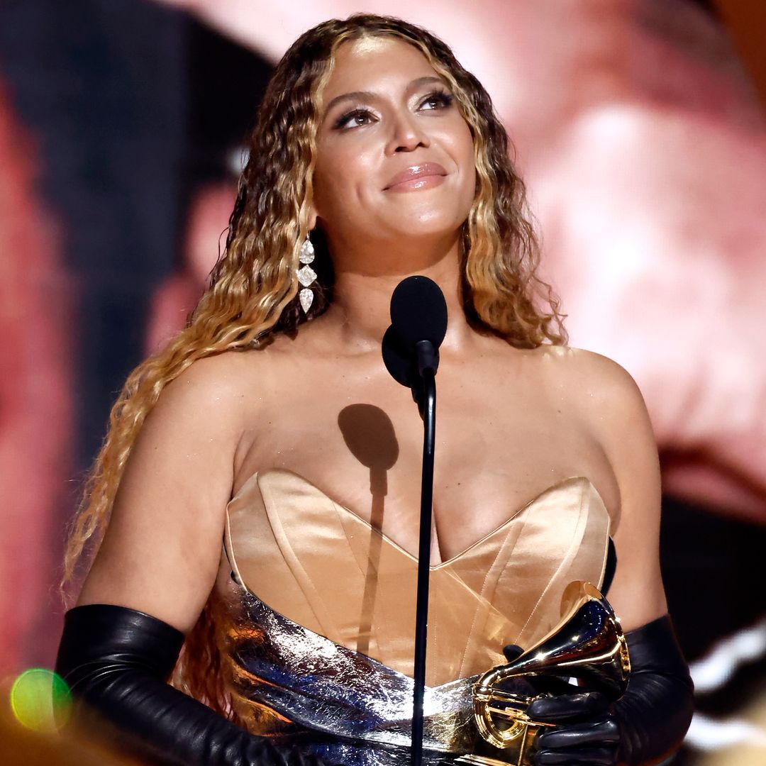 Beyoncé epitomizes old Hollywood glamour in figure-hugging gold dress