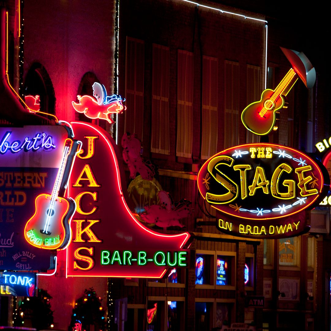 The ultimate guide to Nashville including the best Broadway bars