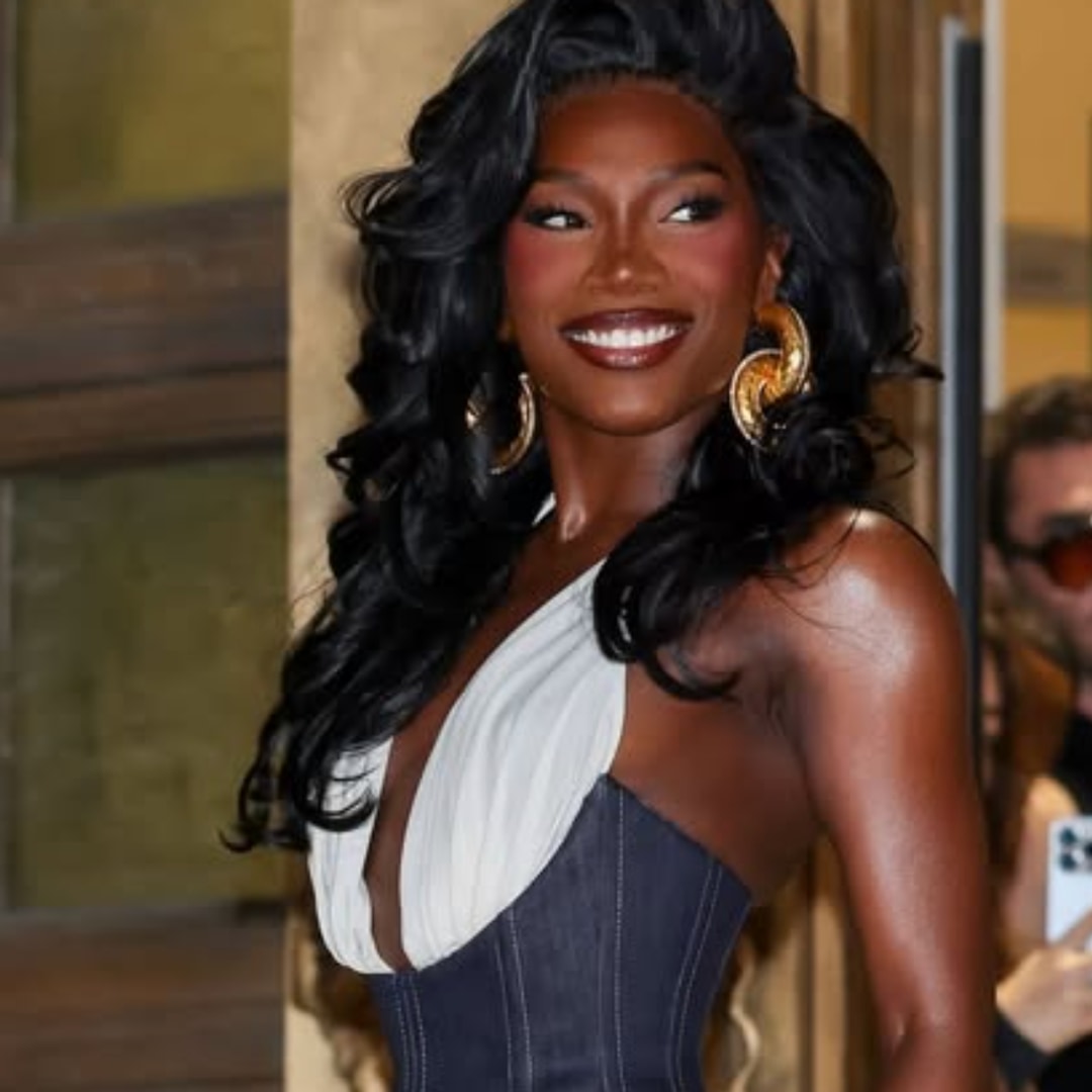 doechiii in a white and denim dress with curly hair 
