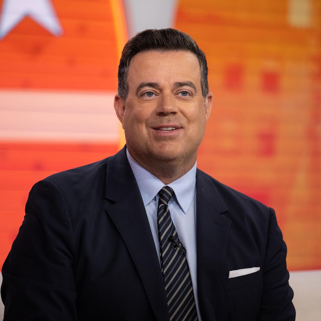 Carson Daly in a suit