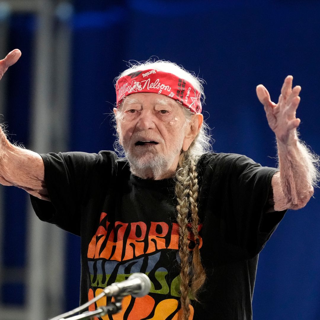 Willie Nelson, 91, inundated with love as his incredible act of kindness is revealed