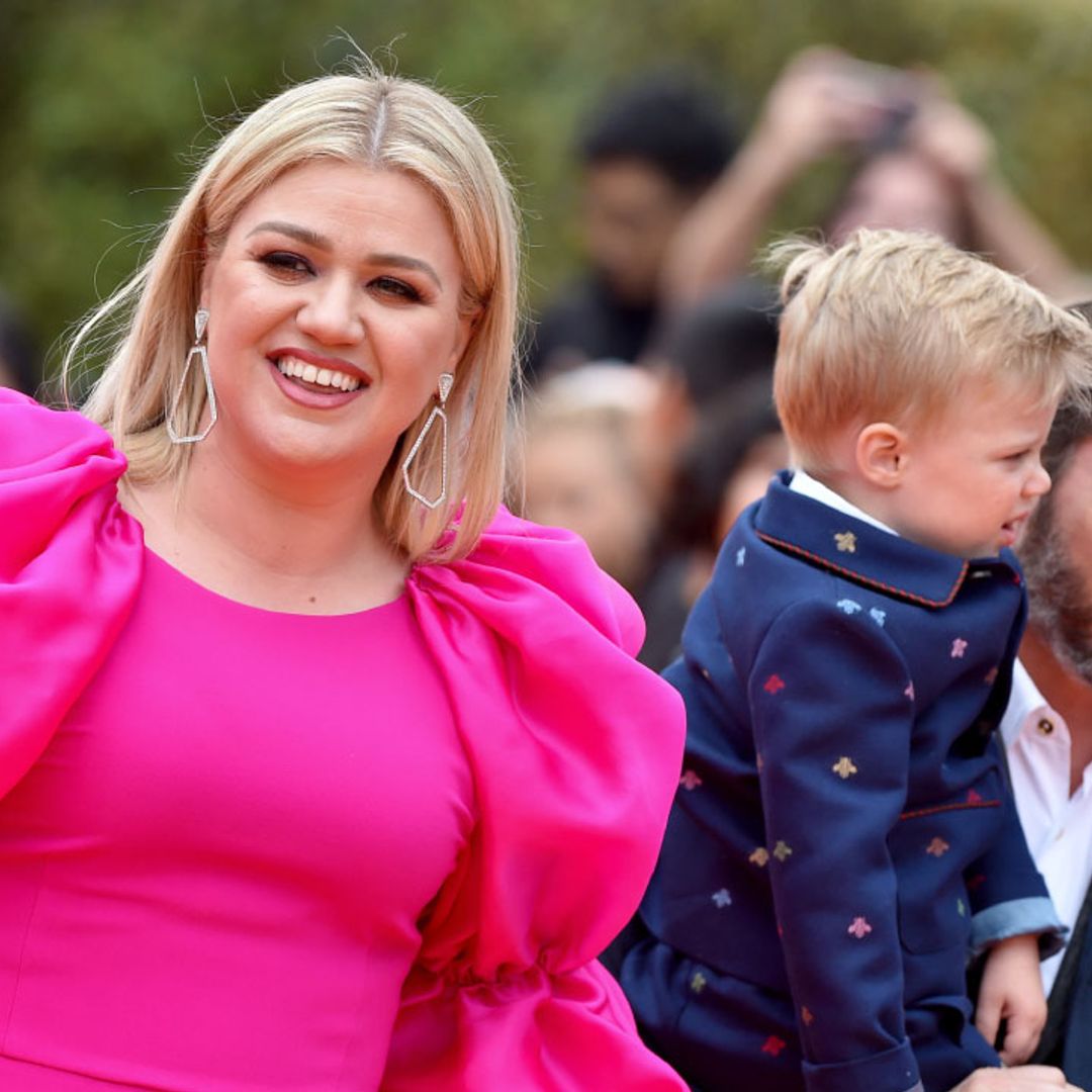 Kelly Clarkson's reunion with ex-husband's family has fans so excited