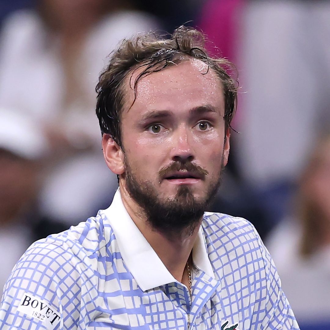 Find out what happened between Medvedev, the photographer and umpire at the US Open