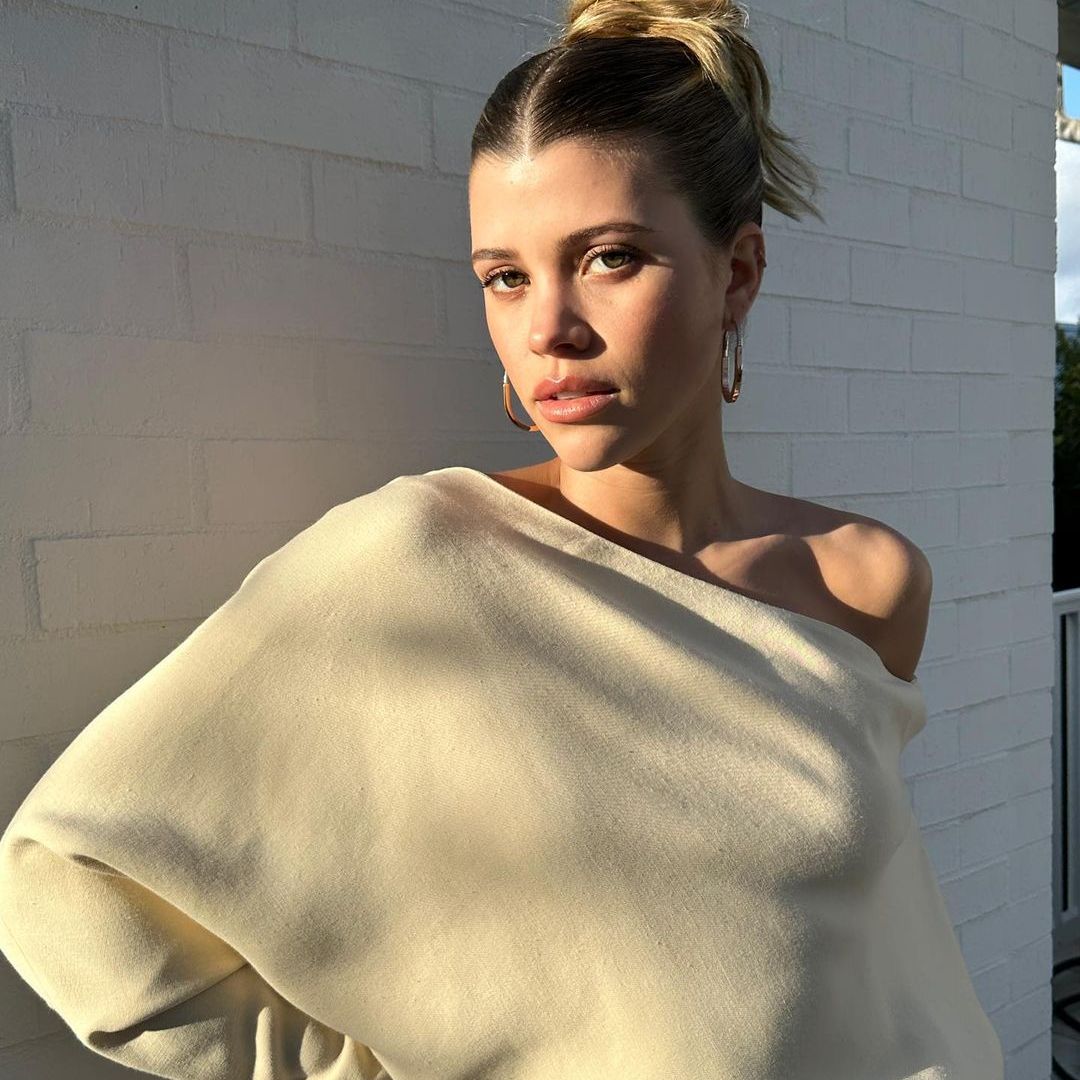Sofia Richie Shares her Autumn Makeup Tutorial for "Freaked Out" Skin