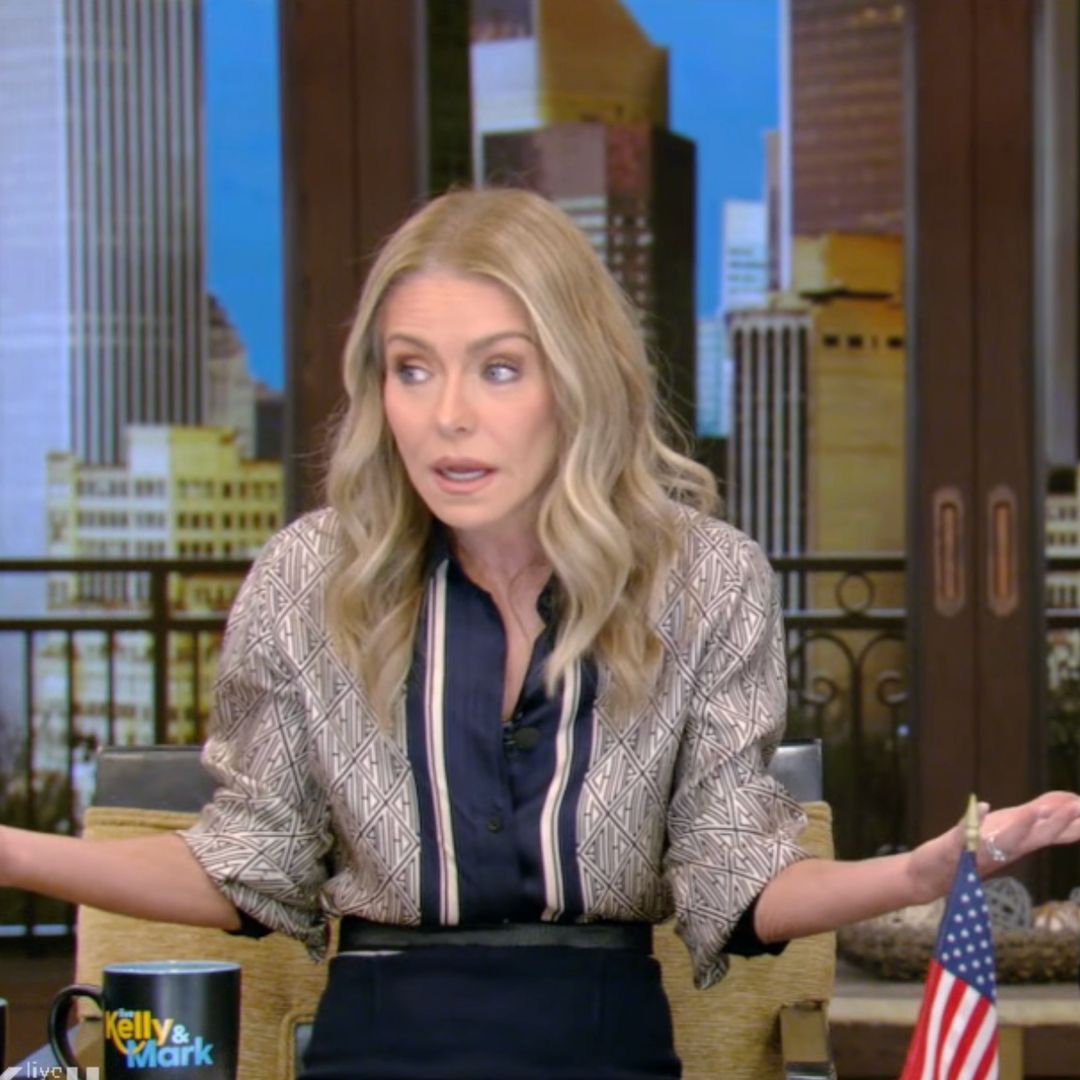 Kelly Ripa reacts to Mark Consuelos' awkward wardrobe malfunction live on air