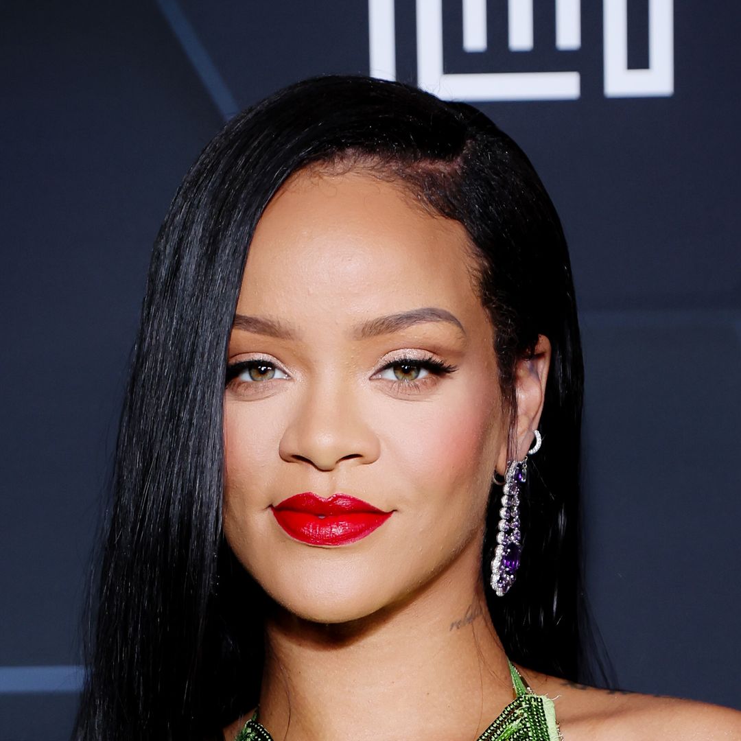 Rihanna - | HELLO!