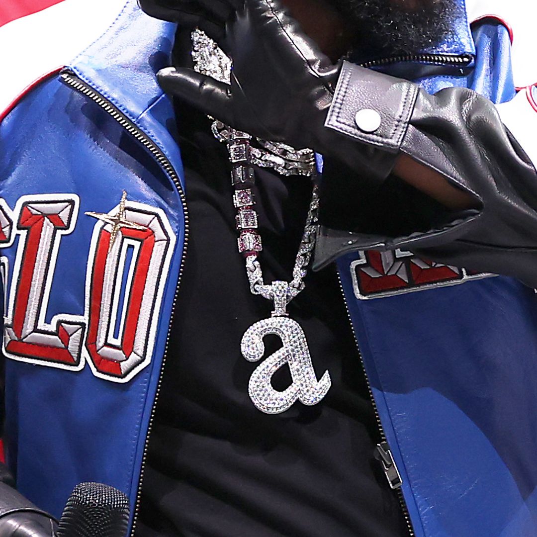 Kendrick Lamar's jewelry alone for the Super Bowl worth $1 million, including that dig at Drake