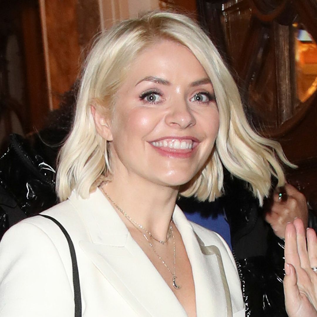 Holly Willoughby wows with lookalike sister Kelly on fun night out