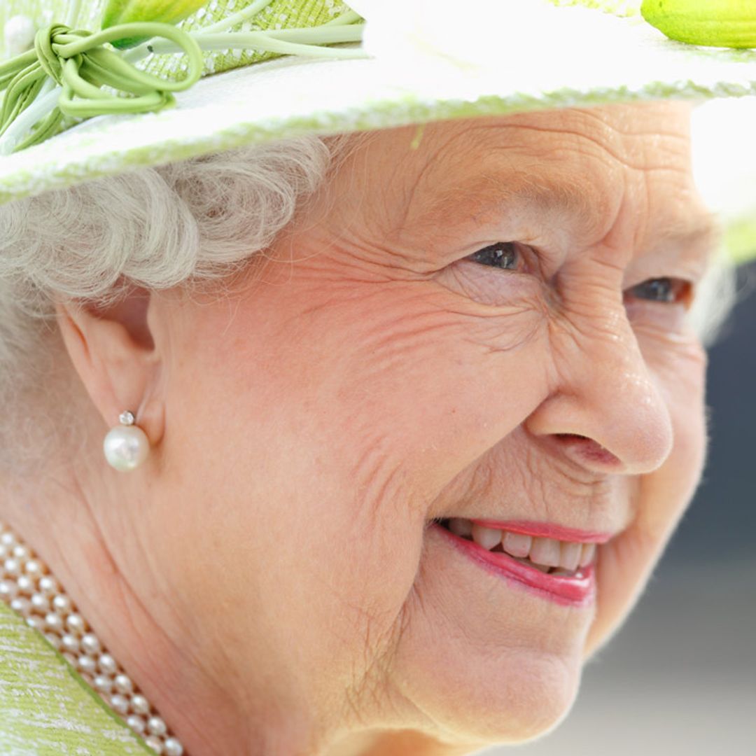 The Queen's bright green spring outfit leaves royal fans in awe
