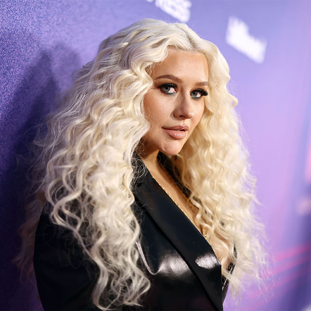 Christina Aguilera delights fans with exciting announcement - video