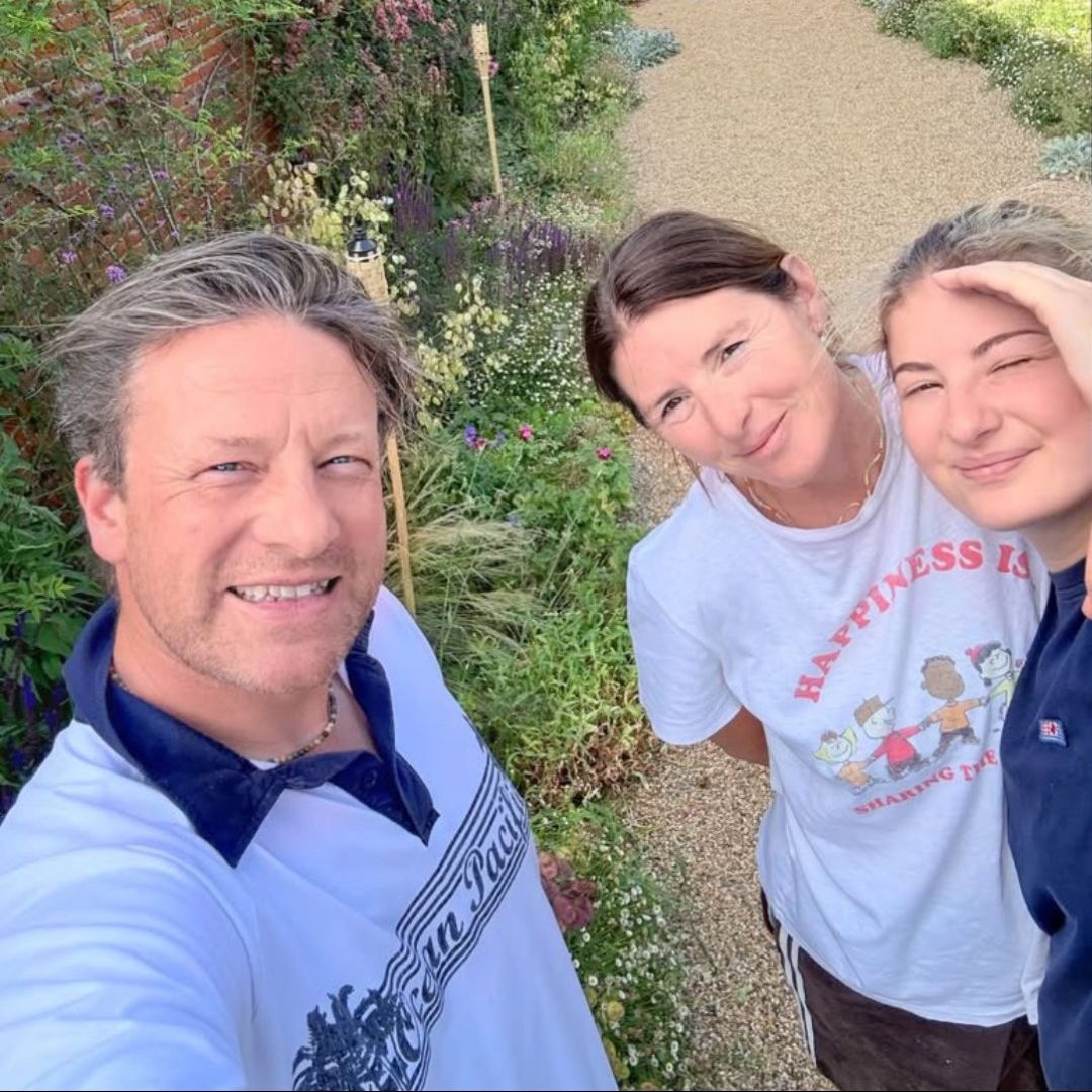 Jamie and Jools Oliver confuse fans with £6m home photo straight out of Pirates of the Caribbean