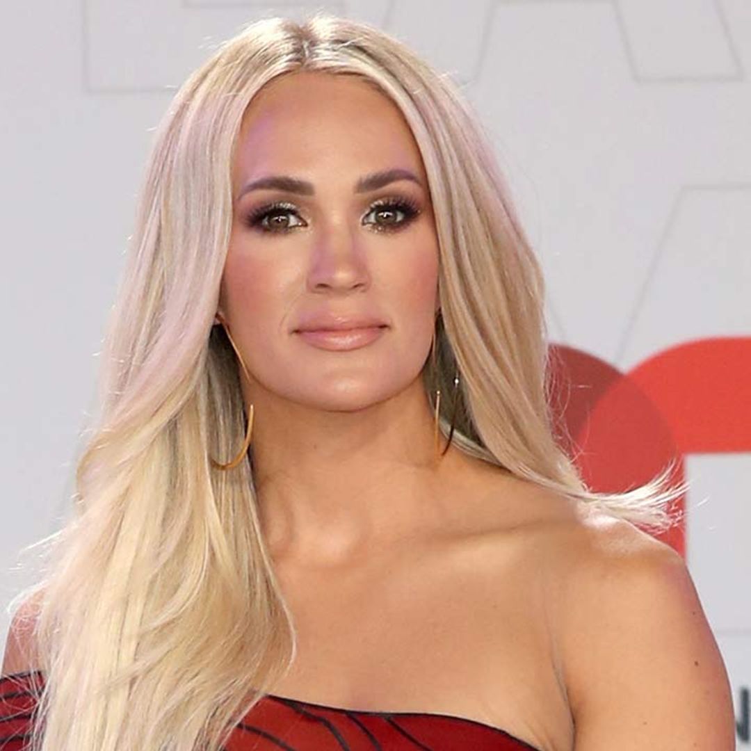 Carrie Underwood reveals toned abs in crop top for home gym selfie