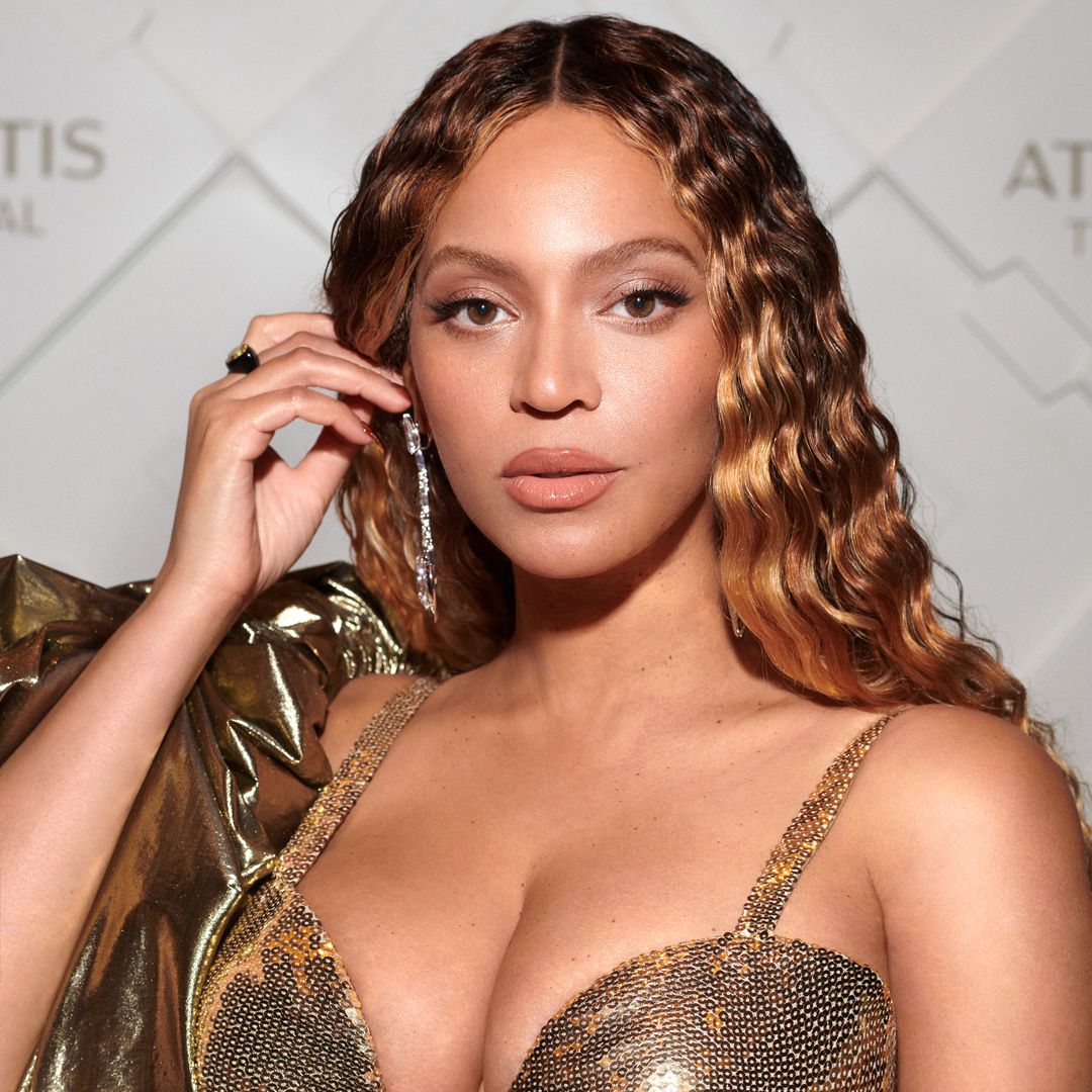 Beyonce displays phenomenal physique in mini dress and heels