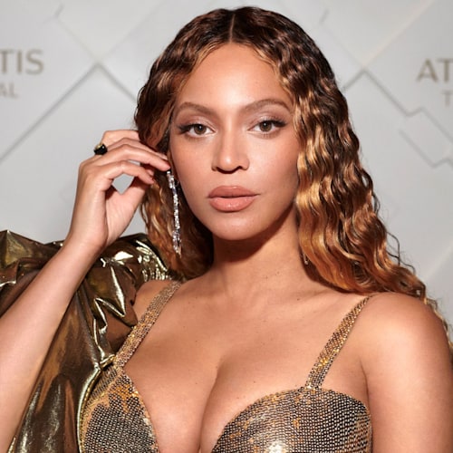 Beyonce displays phenomenal physique in mini dress and heels