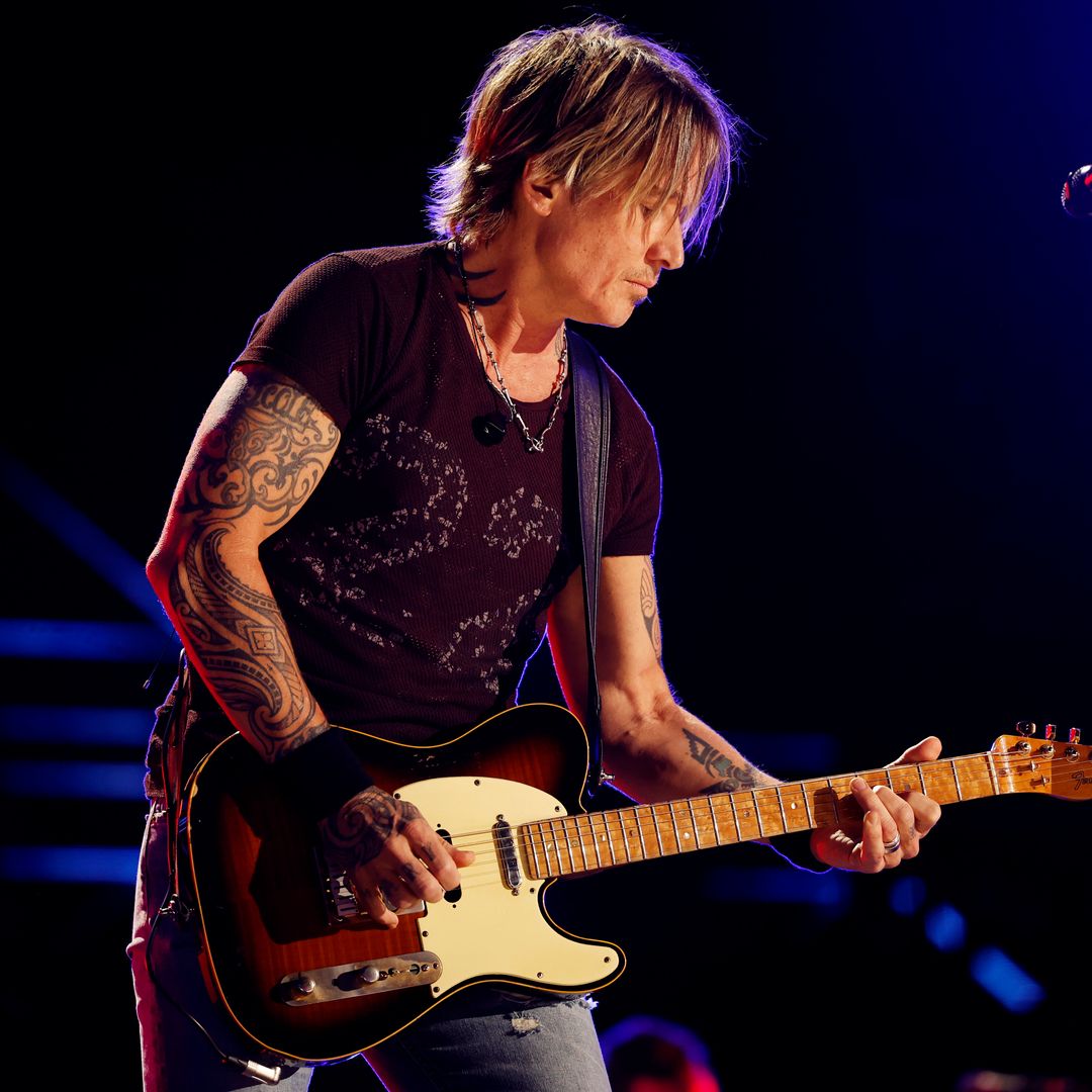 Keith Urban takes to the stage for surprise appearance and you won’t believe who with