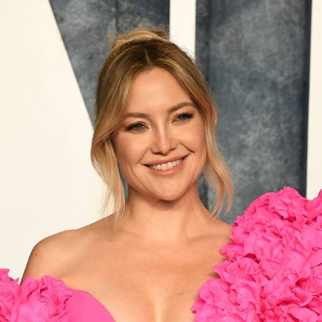 Kate Hudson is her mom Goldie Hawn's carbon copy in dazzling red carpet look