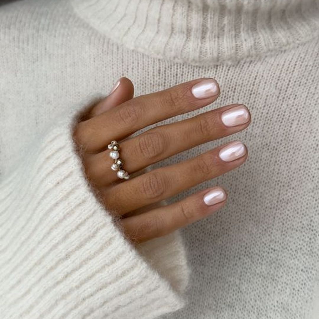 pearlescent nails pearl manicure for brides.