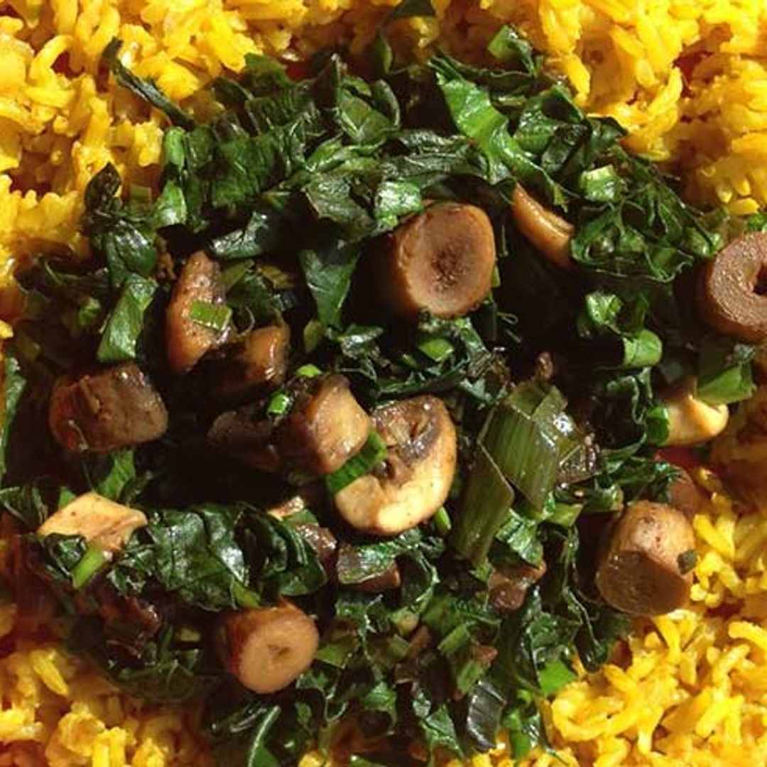 Recipe: Turmeric rice with spinach, mushroom and wild garlic stir-fry