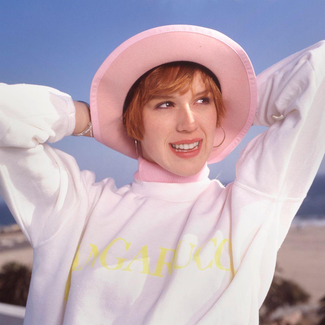 '80s it girl shares ageless selfie as fans all say the same thing