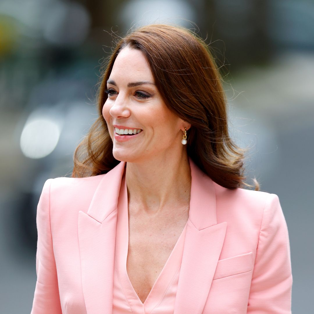 WATCH: Princess Kate curtsies to Queen Rania at Jordan royal wedding