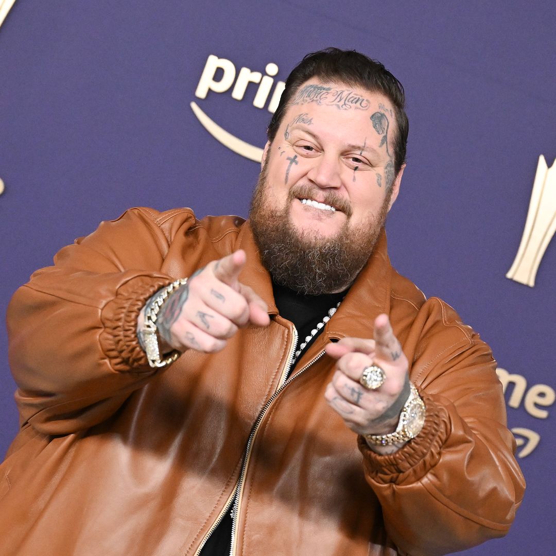 Jelly Roll showcases weight loss transformation after dropping over 200lbs at 2024 ACM Awards