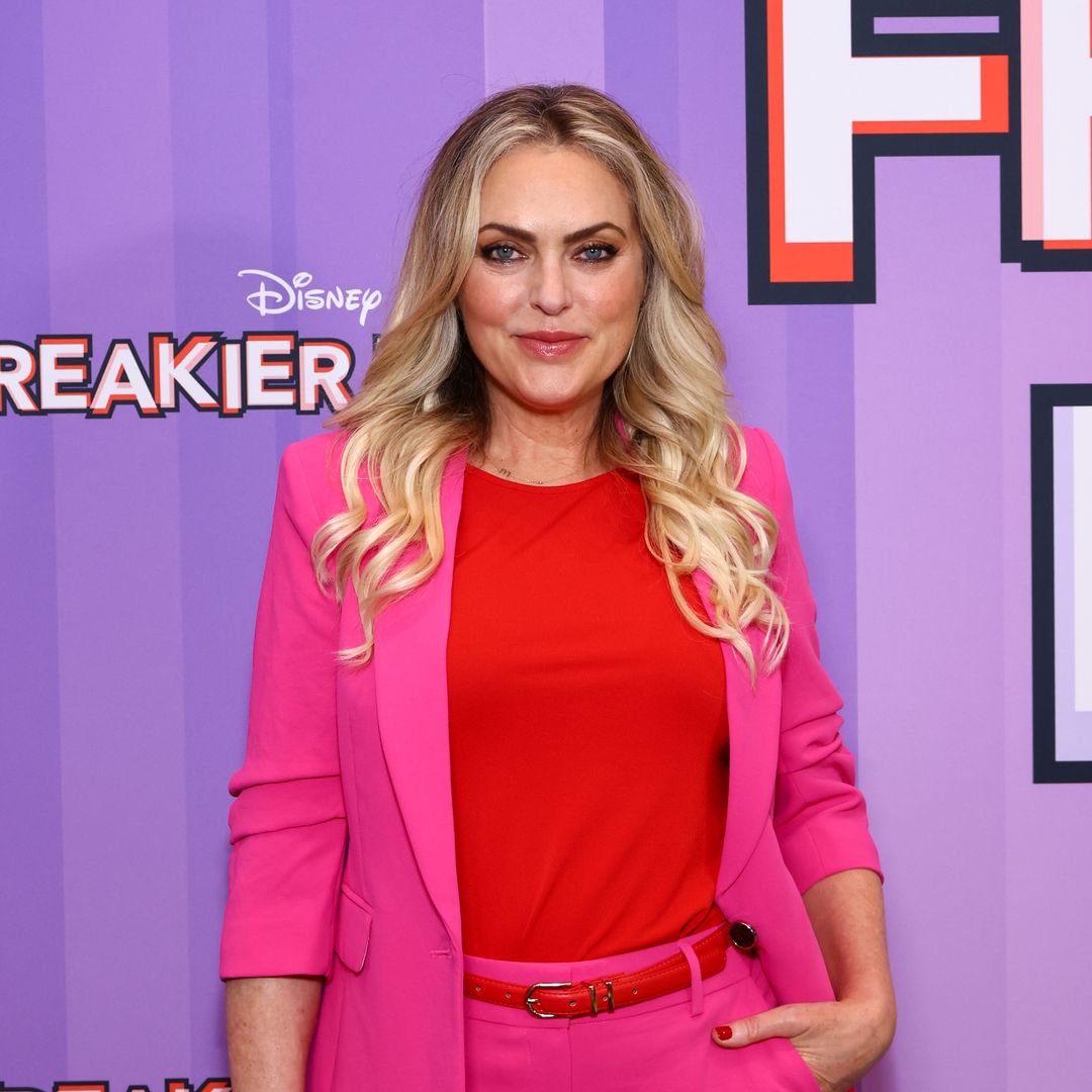 Elaine Hendrix's age in The Parent Trap as Meredith Blake stuns DWTS fans and judges