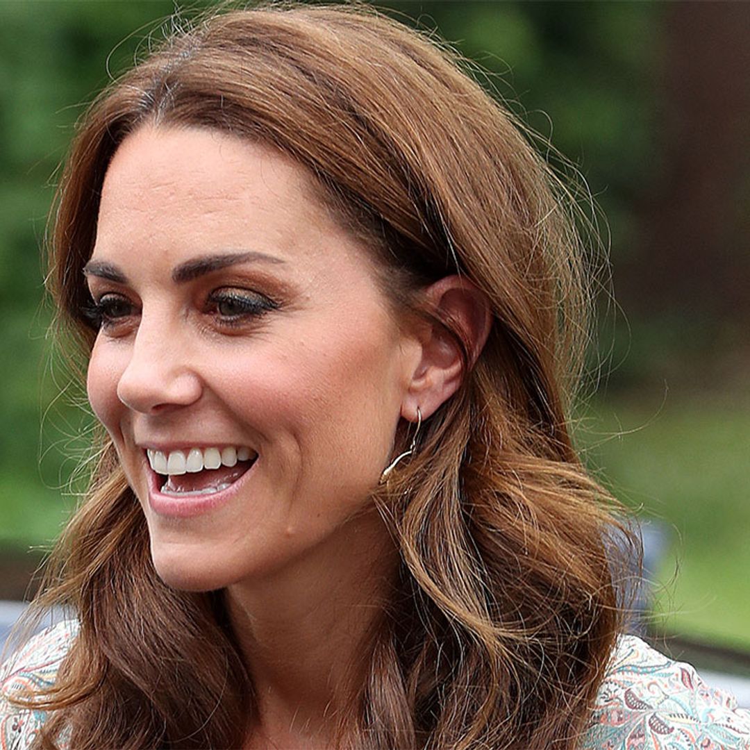 Kate Middleton steps out in THE print of the summer at photography workshop