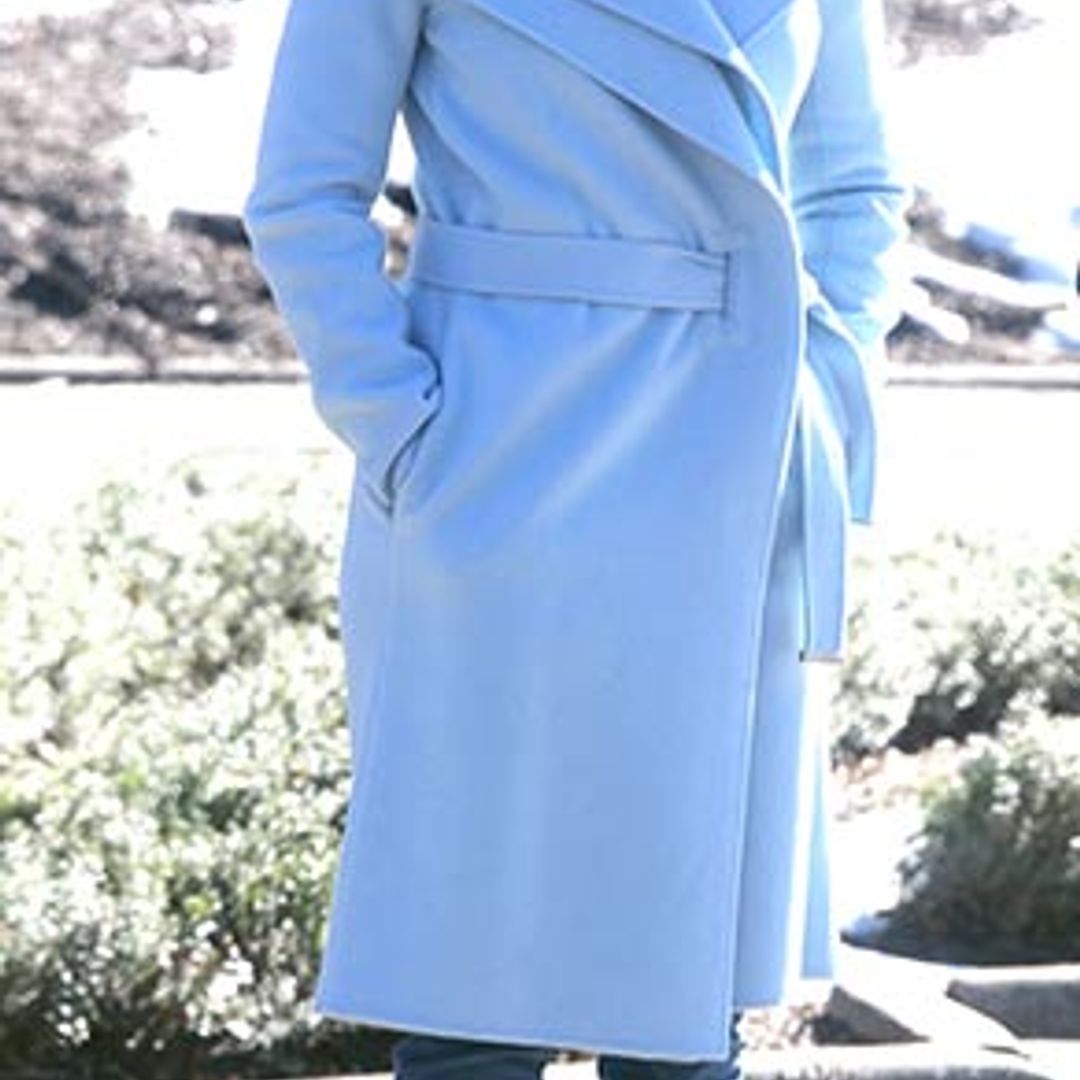 Emily Blunt hides baby bump on set of The Girl on the Train
