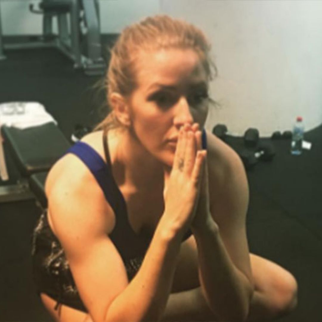 Ellie Goulding just put our yoga workouts to shame with her impressive skills
