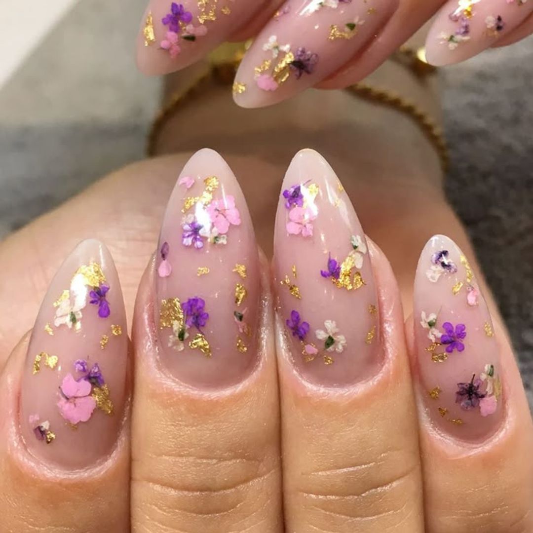 ongles de fleurs pressées 