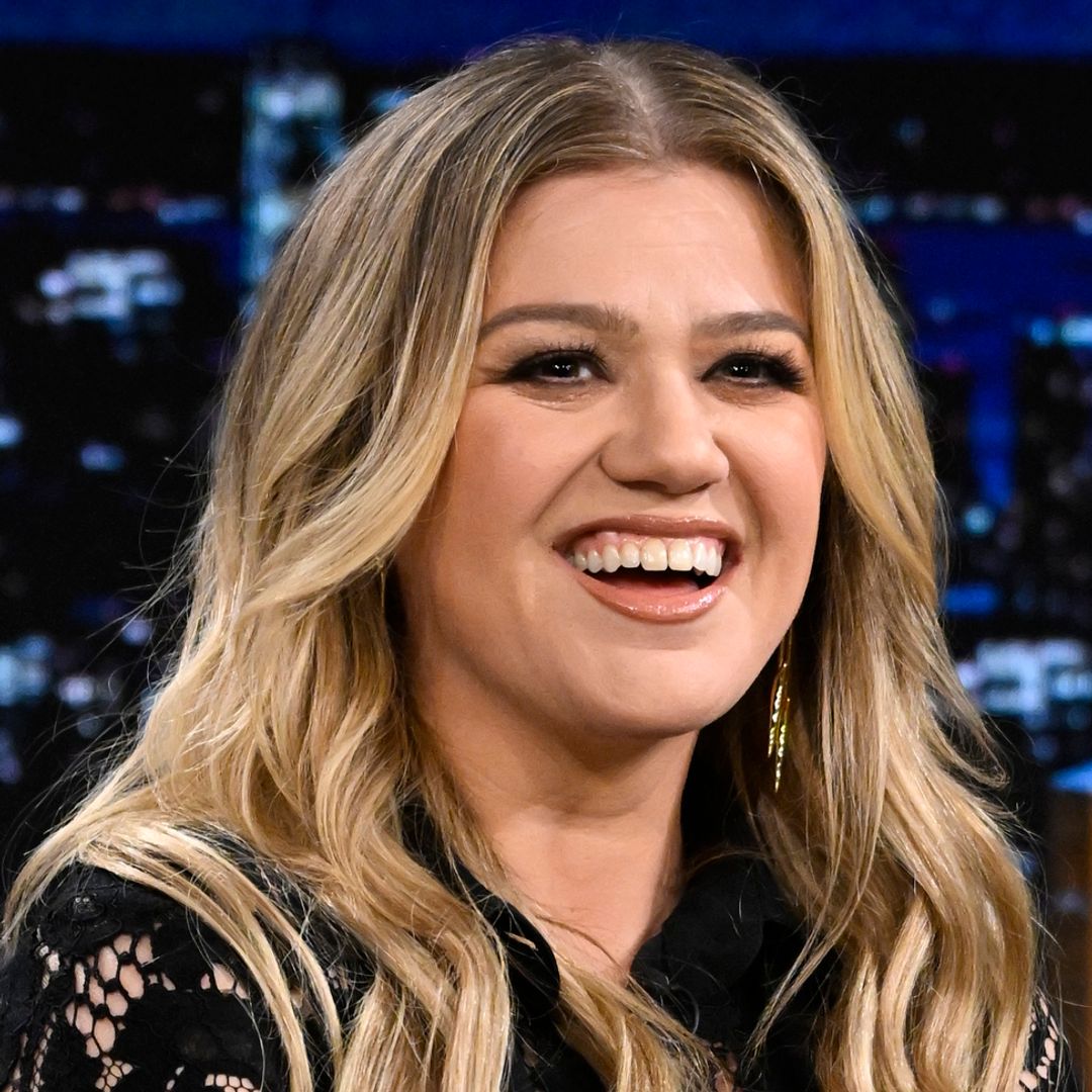 Kelly Clarkson is flawless as she dons skintight dress with plunging neckline