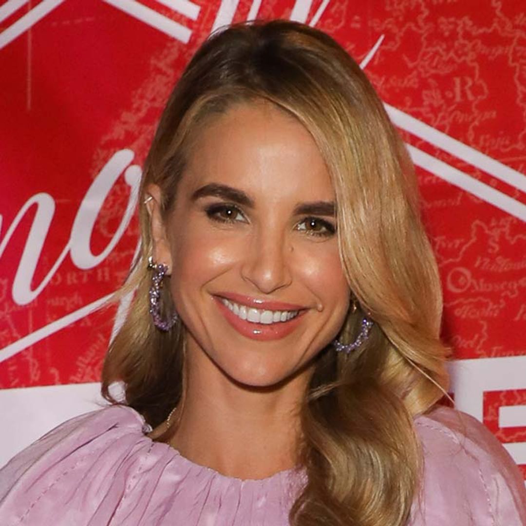 Pregnant Vogue Williams mesmerises fans with new video of blooming baby bump