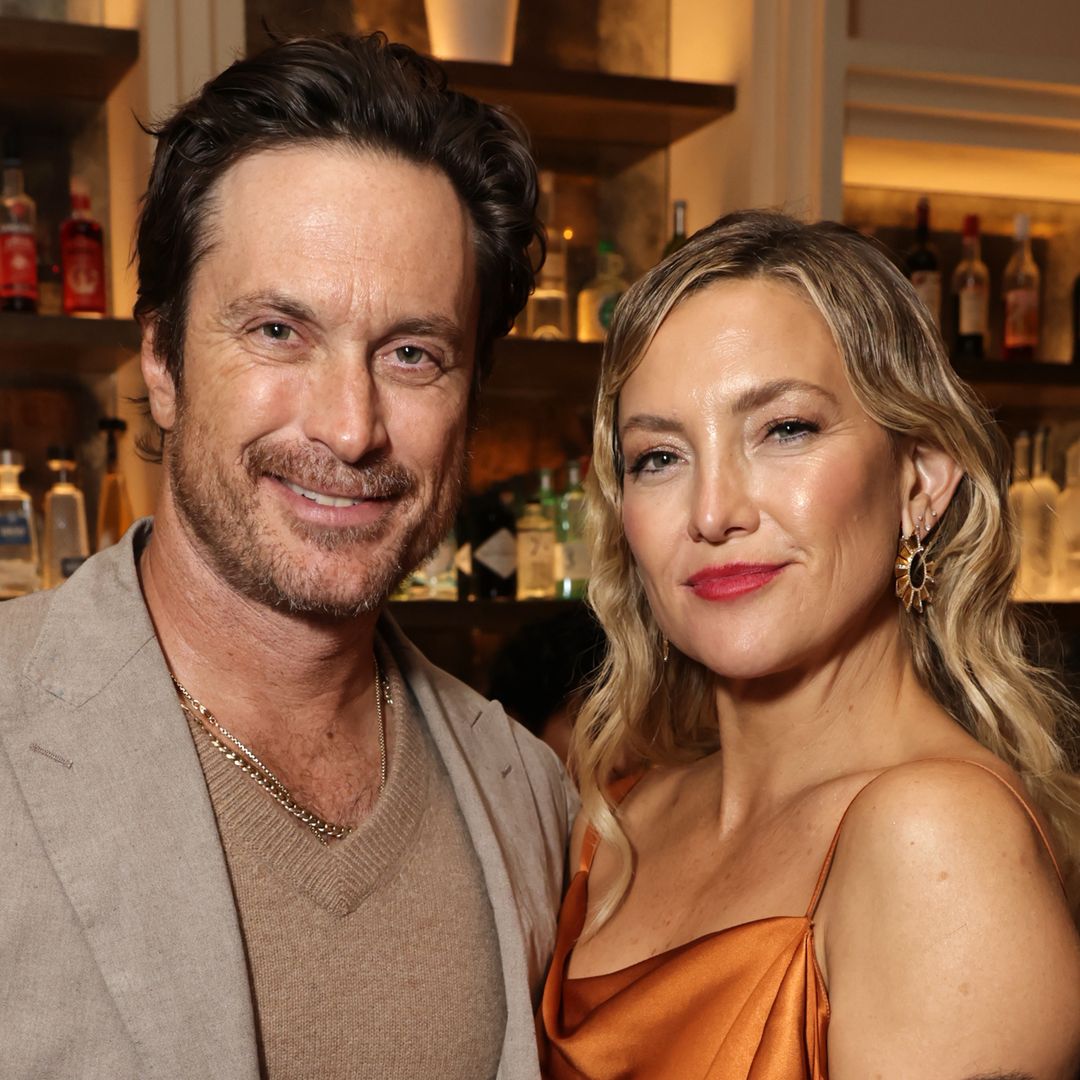 Oliver Hudson teases sister Kate for style at glam premiere