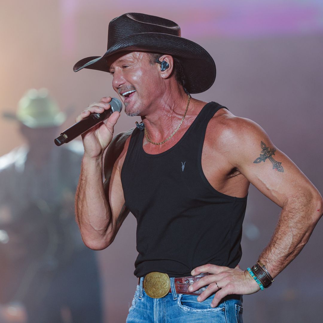 Tim McGraw, 57, almost unrecognizable as he reveals new look