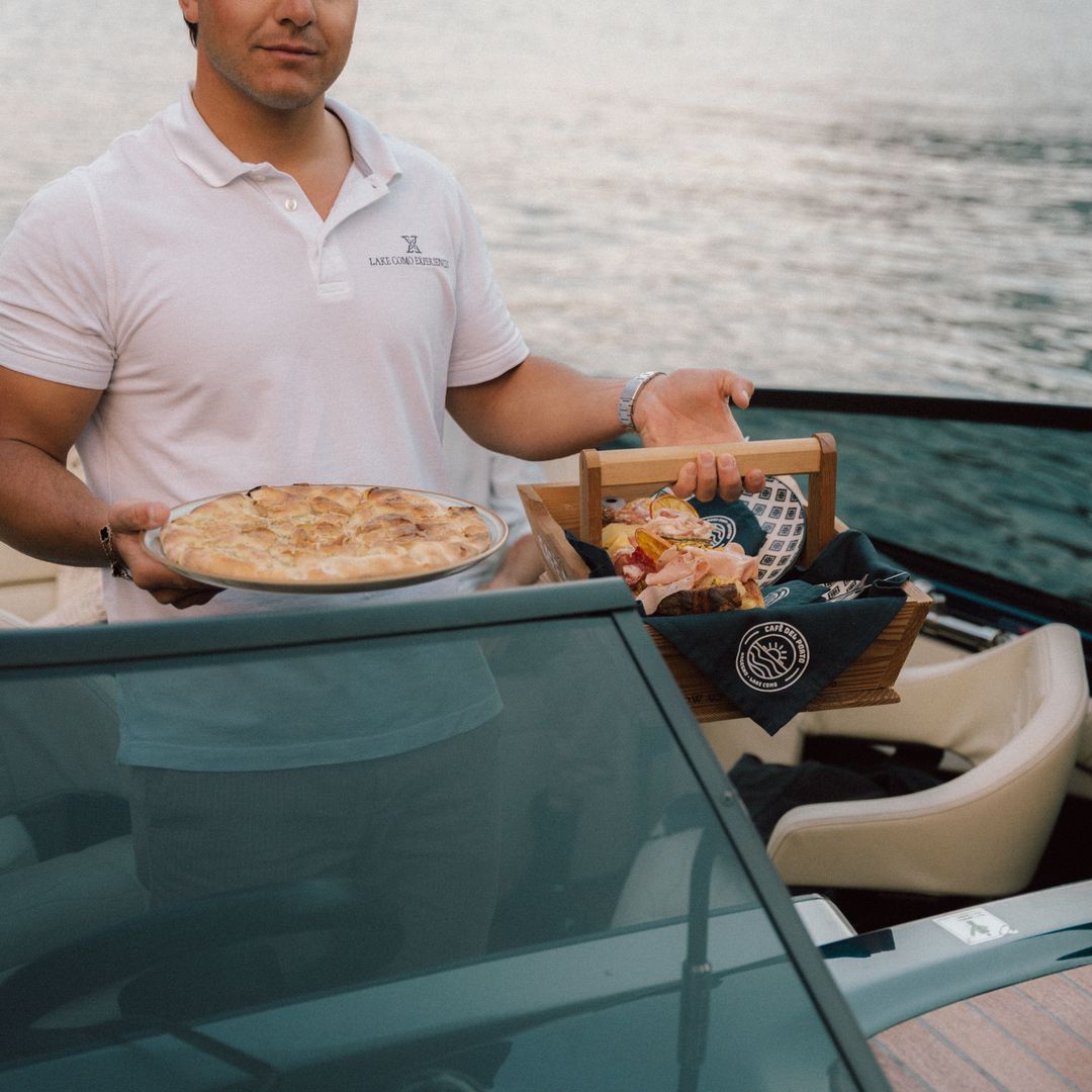 apretevio on sunset boat tour in italy