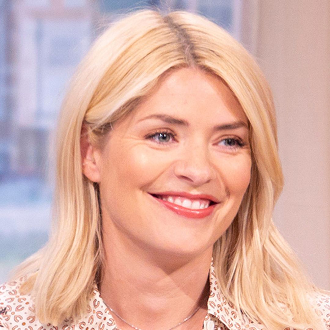 Holly Willoughby nails summer chic in £199 high-street dress