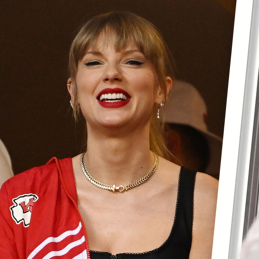 Taylor Swift cozies up with Jason and Kylie Kelce at Travis’ latest game