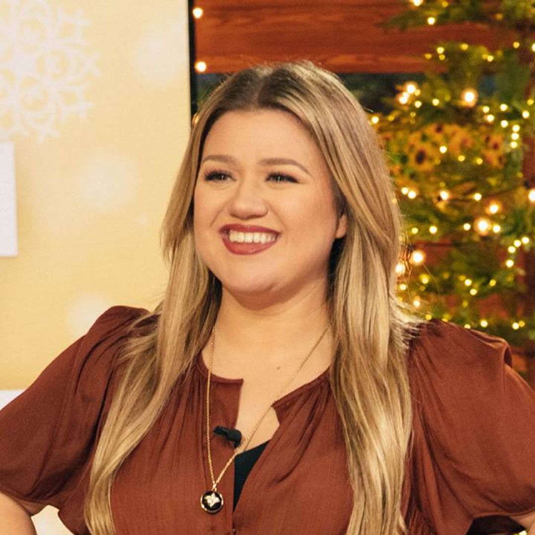 Kelly Clarkson impresses fans with festive mini dress perfect for the holidays
