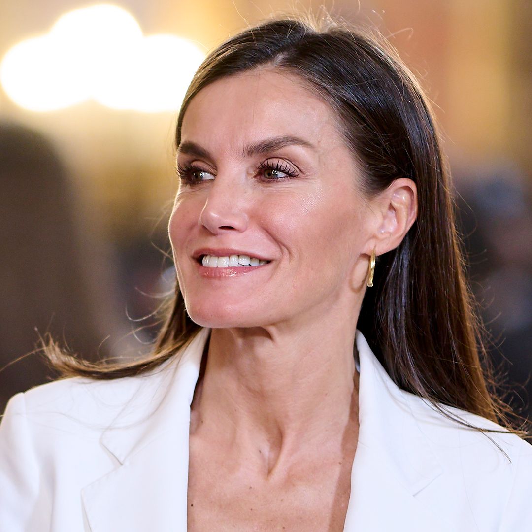 Queen Letizia shines bright in super cinched look covered in glitter
