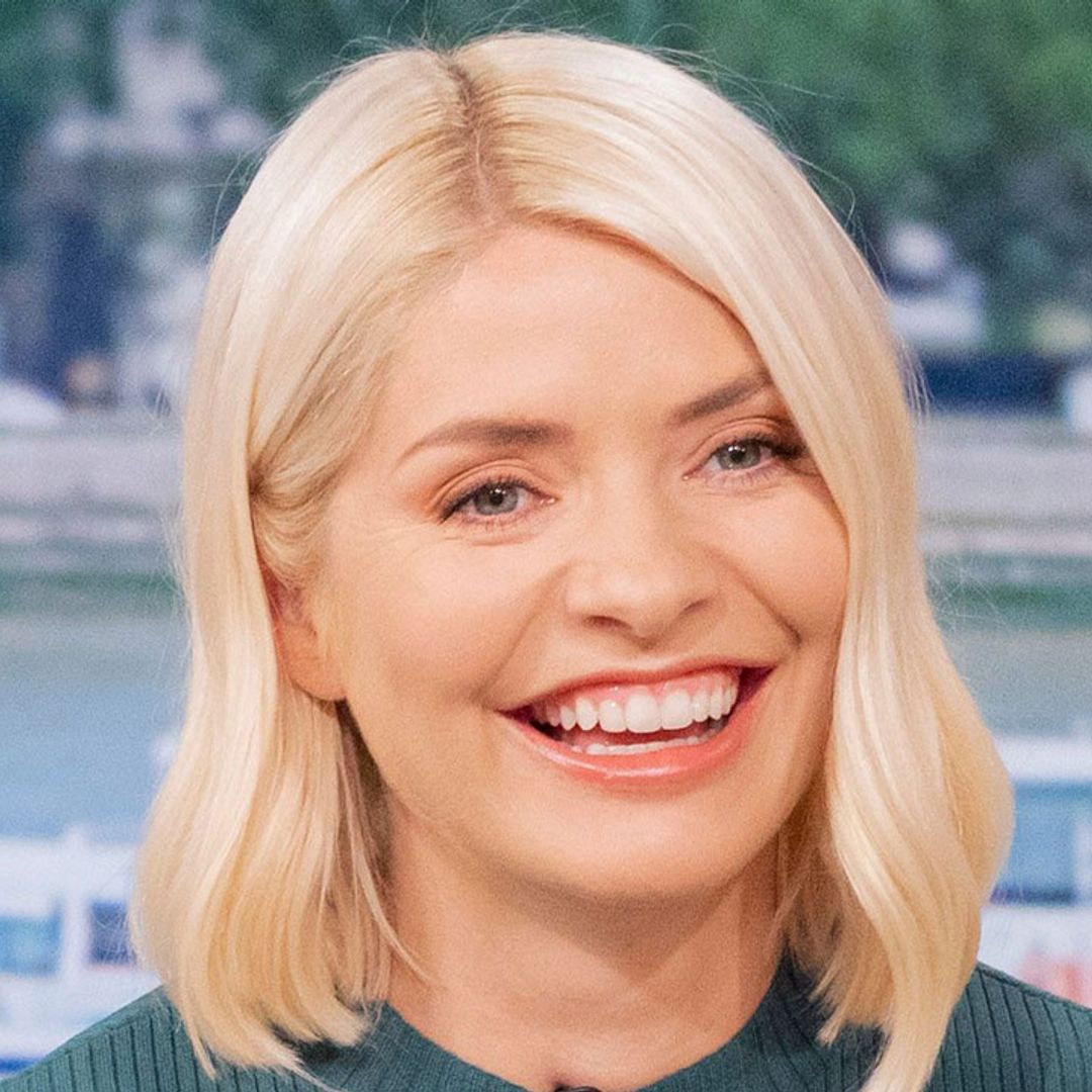 Holly Willoughby stuns fans in figure-hugging dress – and looks incredible