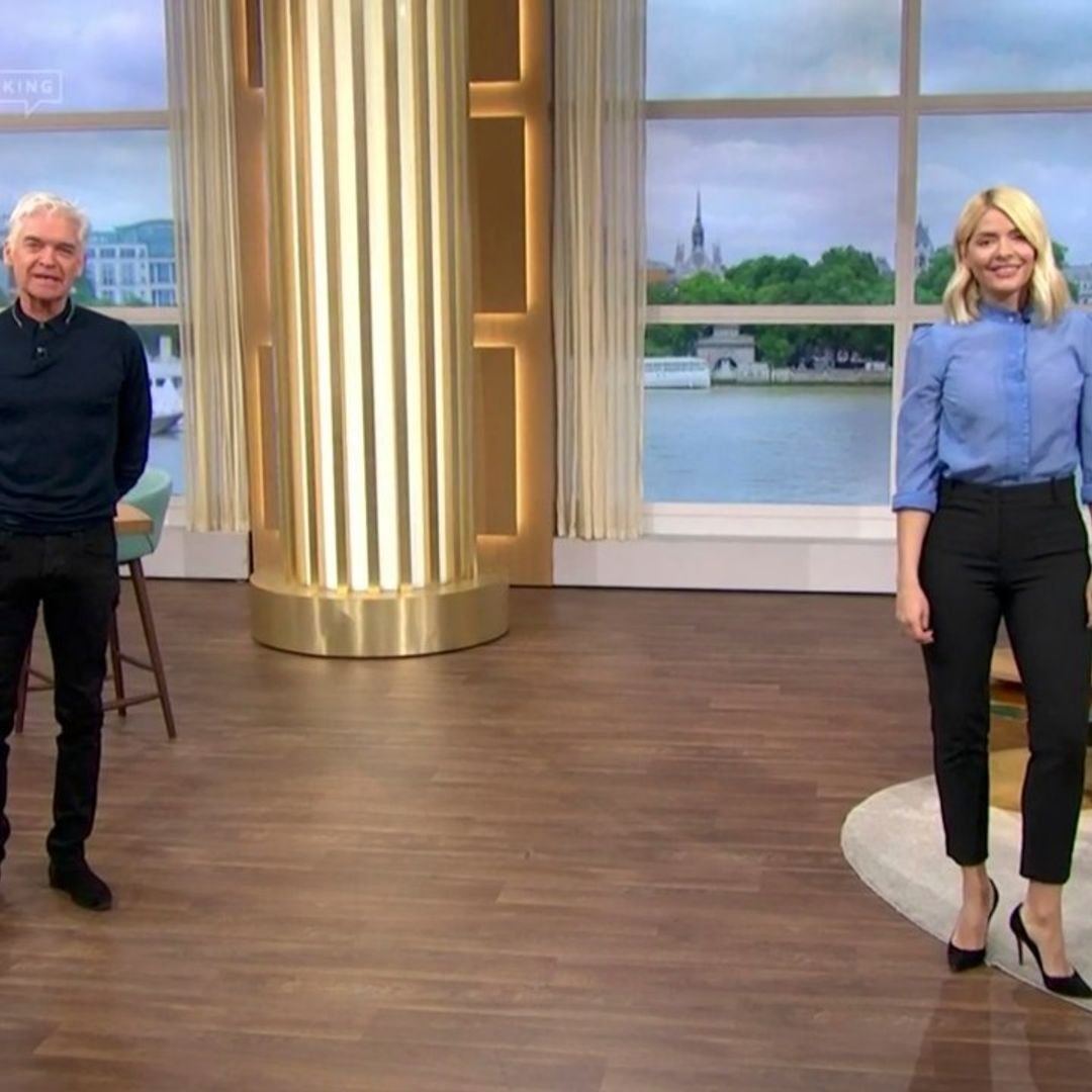 Phillip Schofield and Holly Willoughby give out surprise gift on This Morning