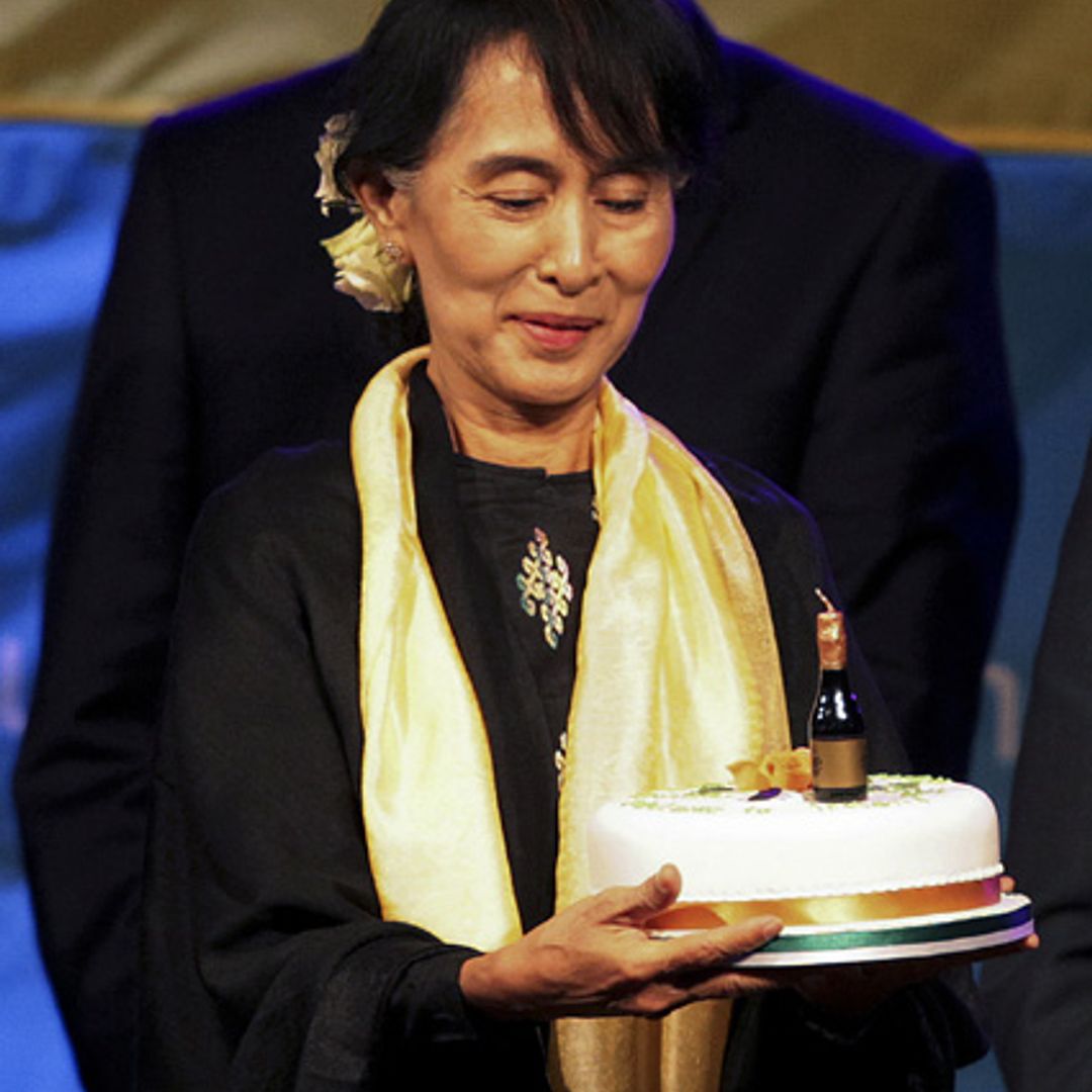 'Starstruck' Bono welcomes Burmese democracy heroine Aung San Suu Kyi