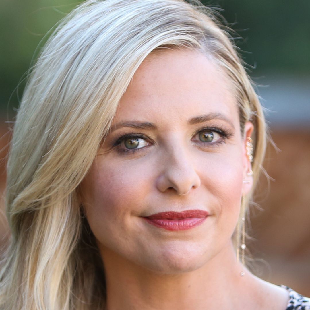 Sarah Michelle Gellar confuses fans with amazing new swimsuit photo