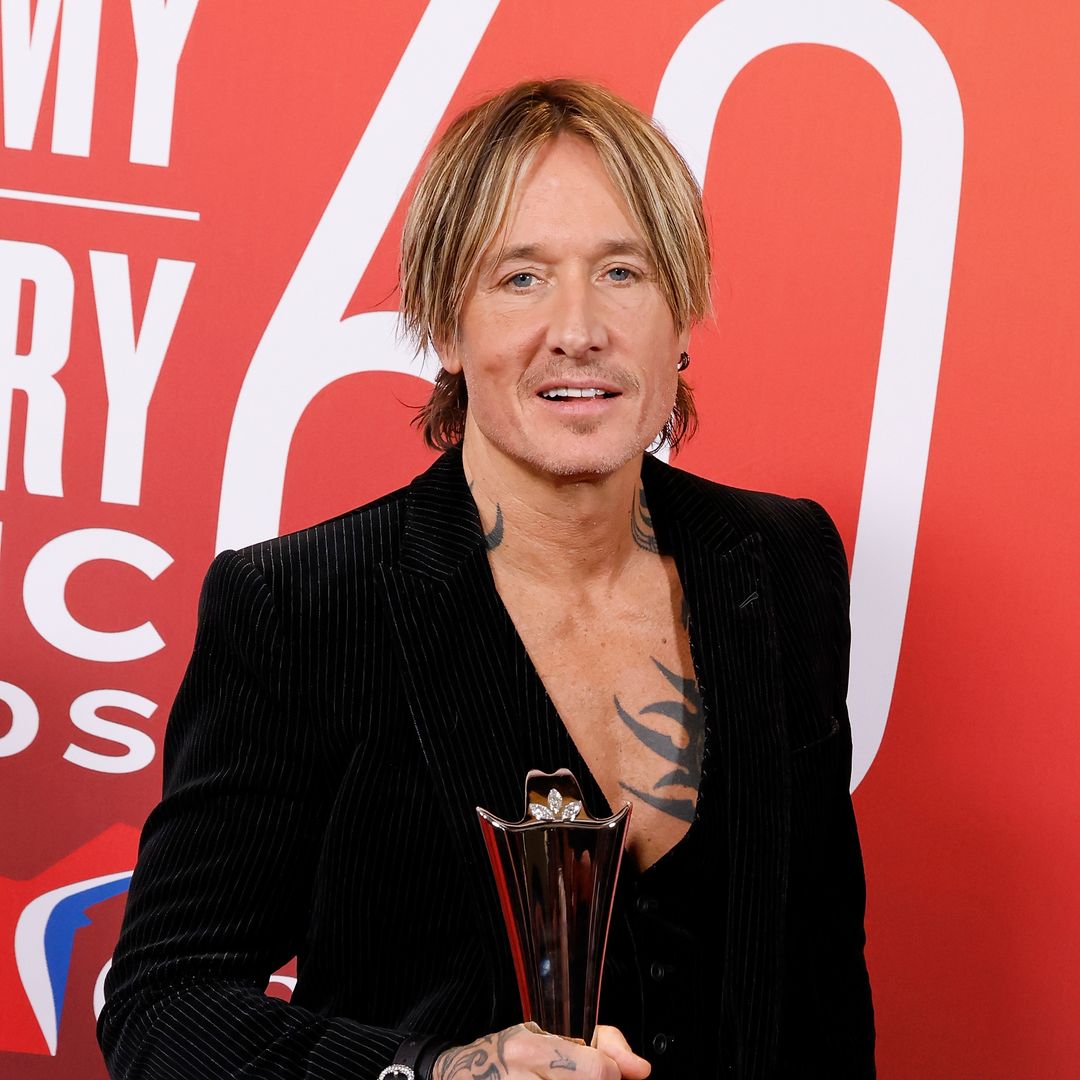 Watch Keith Urban's surprising reaction to a fan name amid Nicole Kidman divorce