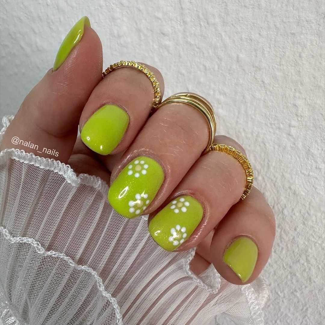 Lime green dotted florals @nalan_nails