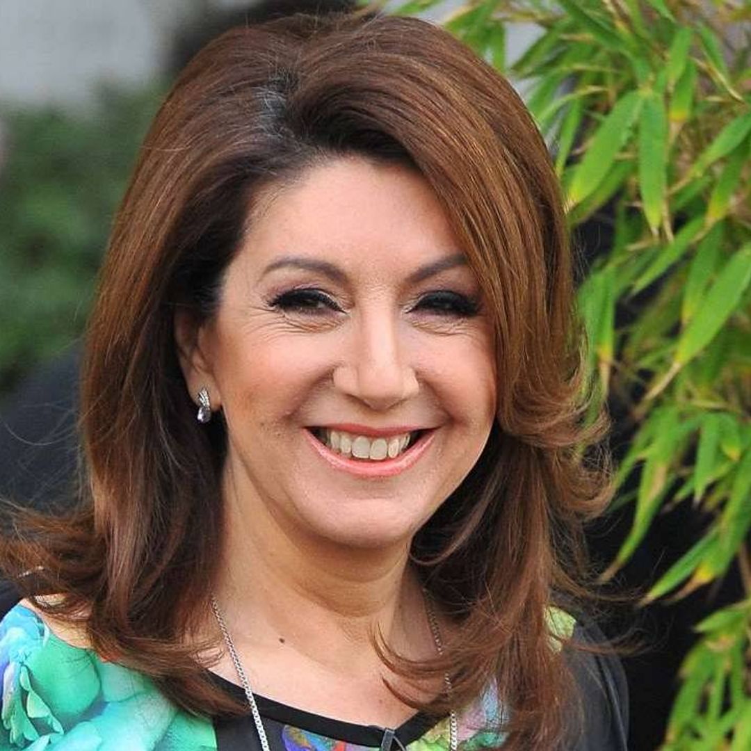 Loose Women's Jane McDonald showcases endless legs in short shorts as she announces exciting news