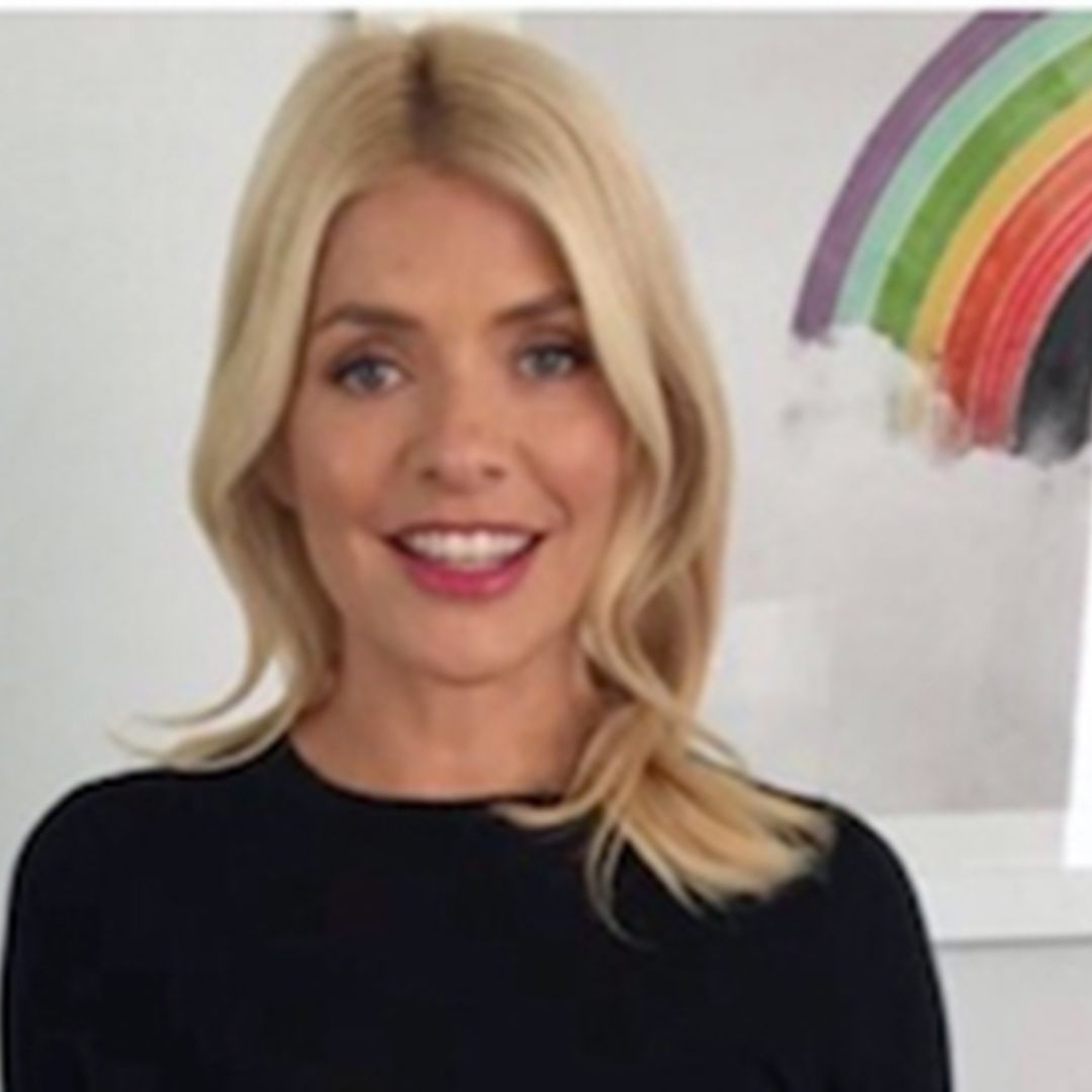 Holly Willoughby perfects the officewear look!