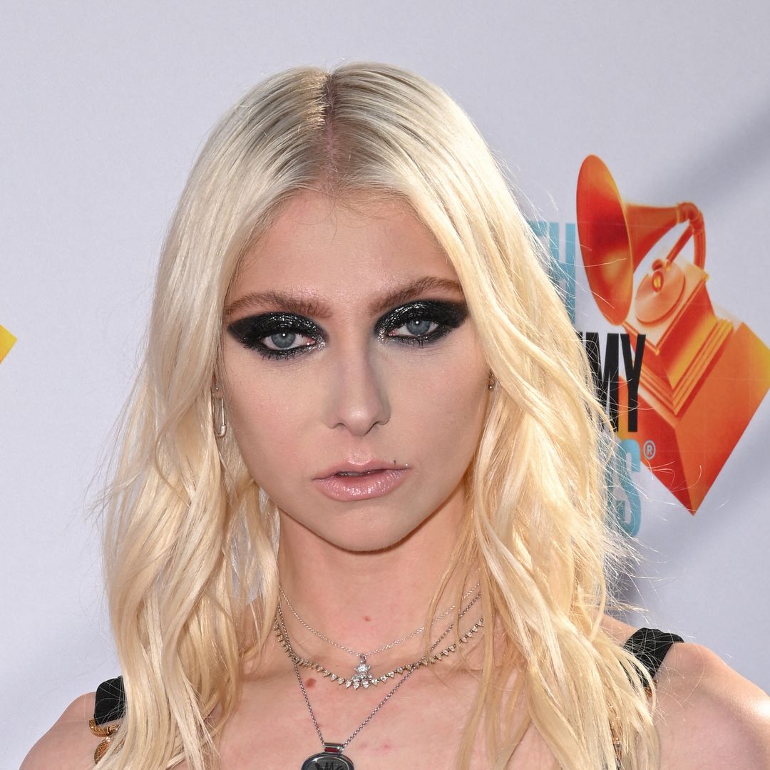 Taylor Momsen's fans left shocked by her abs in new video a decade after Gossip Girl days
