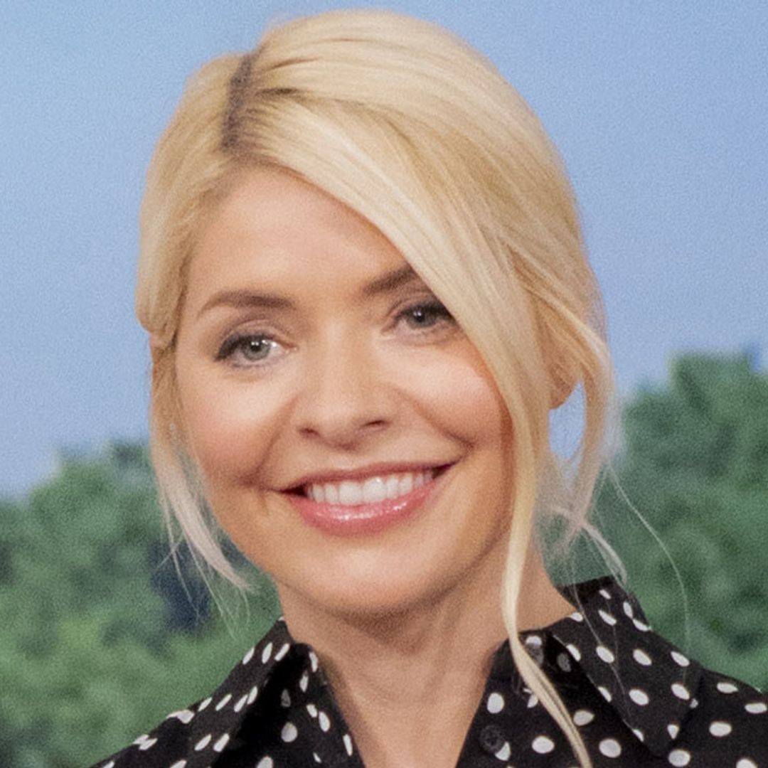 Holly Willoughby is a summer vision in £35 M&S dress - and it's so flattering