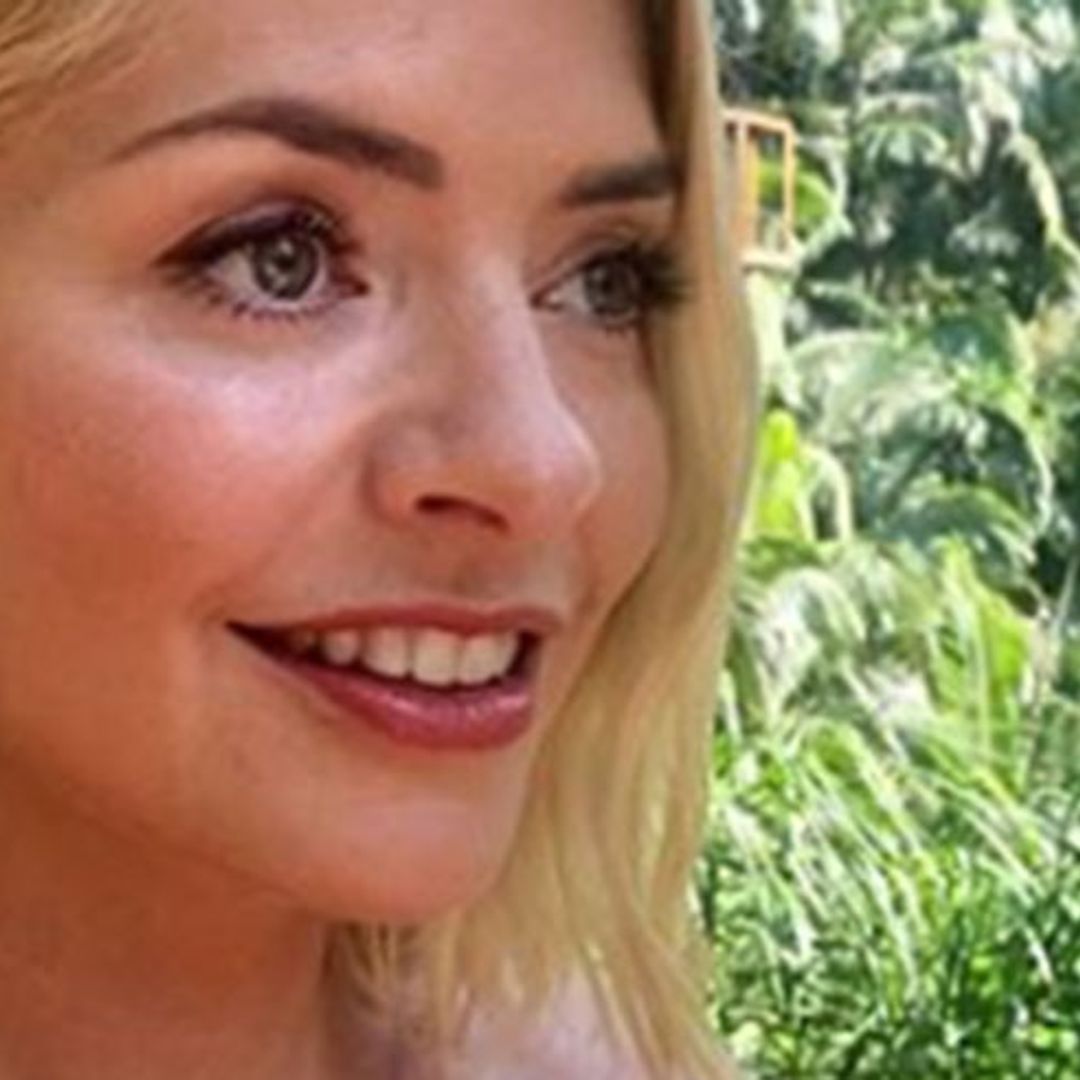 Holly Willoughby brings the sunshine in the cutest yellow T-shirt on I'm a Celeb
